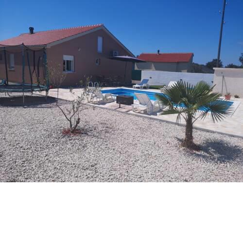 Holiday home with pool Policnik