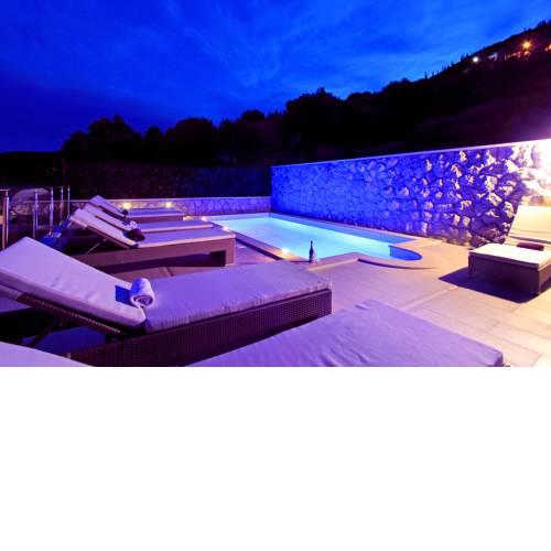 Holiday home with private heated Pool