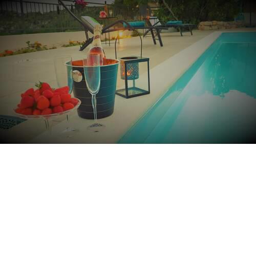 Holiday House Above with pool