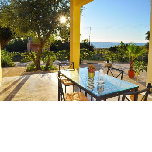 Holiday House Angelos B on Agios Gordios Beach