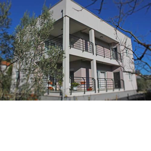 Holiday house MONTESERPO