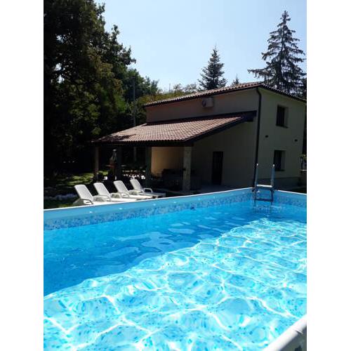 Holiday house Nono with outdoor jacuzzi and a swimming pool