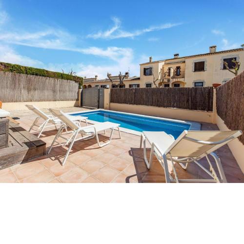 Holiday house with pool in Sant Pere Pescador