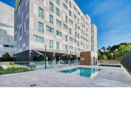 Holiday Inn Express - Madrid - Airport, an IHG Hotel