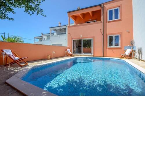 Holiday villa with swimming pool