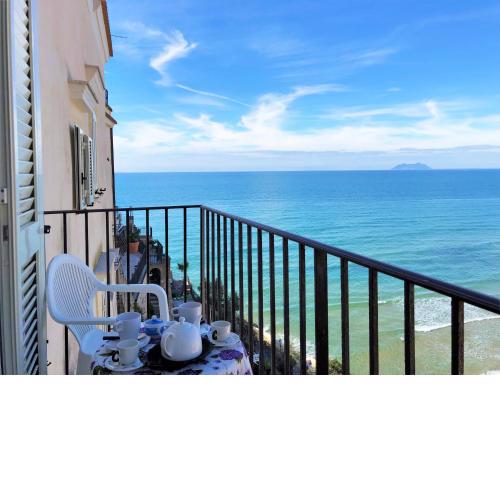 holidaycasa Brandy- A picco sul mare