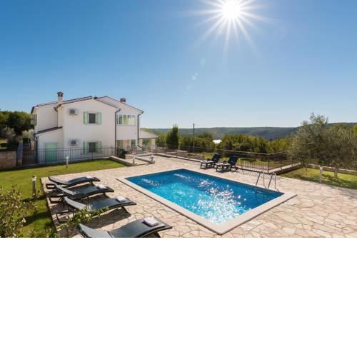 Holidayhome with 2 separate flats and private Pool (4774)