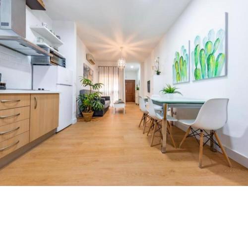 Holidays2Malaga jinetes next Old Town Smart TV and Fully Refurbished