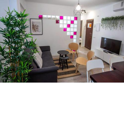 Holidays2Malaga Lagunillas 3 bedrooms Downtown Local area 500mb free WiFi