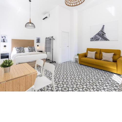 Holidays2Malaga Picasuss Loft New Built Close Huelin Beach and Promenade