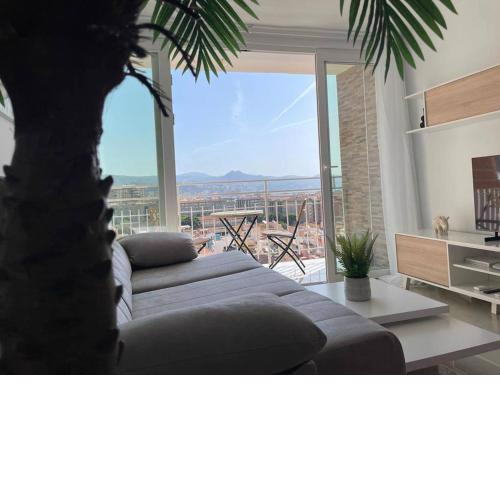 Holidays2Malaga Princesa 3 dormitorios, vistas al mar y montaña, terraza y a 200m a la playa