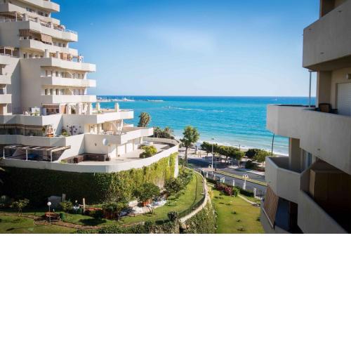 Holidays2Malaga Studio loft in Benal Beach 1st line beach and pools