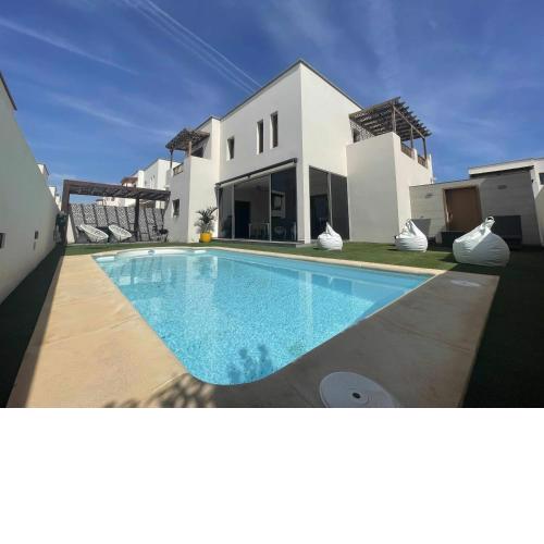 Holyhome villa cinema perfect for families