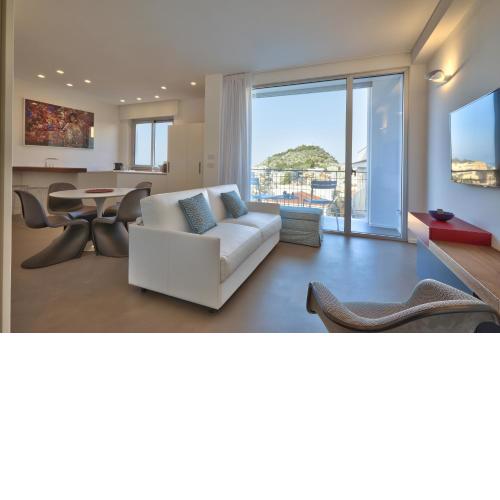 Home del Corso