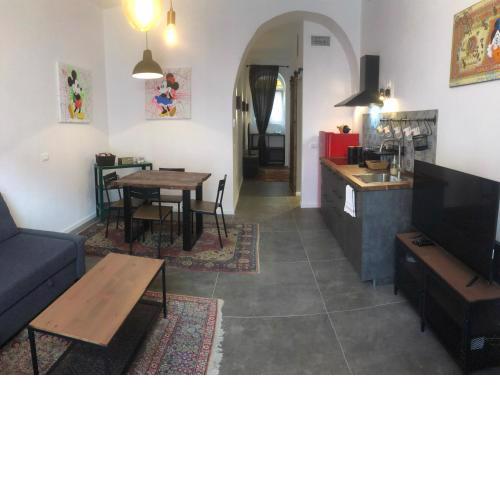 Home in trast II