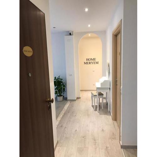 Home Meryem LOC-04612