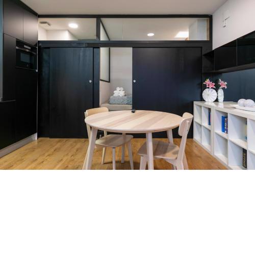 HOMEABOUT MADRID RÍO APARTMENT