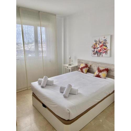 HomeForGuest Apartment next to Las Canteras with FREE Parking