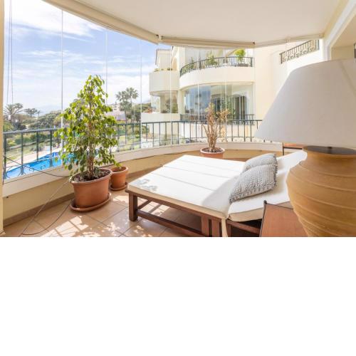 HomeForGuest Front line beach Apartment in Hacienda Playa Marbella