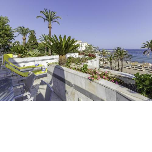 HomeForGuest Luxurious apartment with sea views and private pool in Puerto Banus