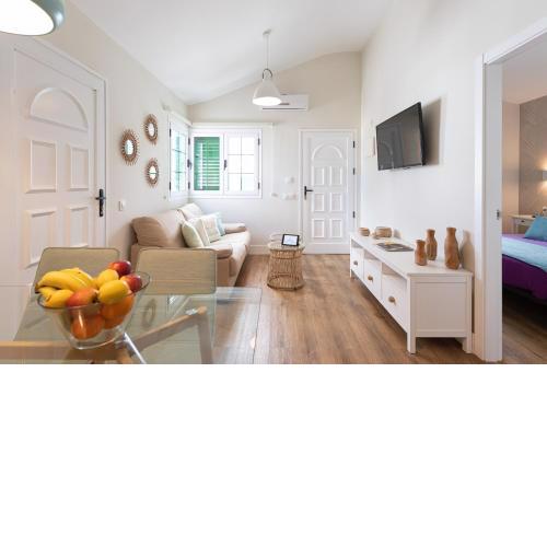 HomeForGuest Modern and New Beachfront Apartment