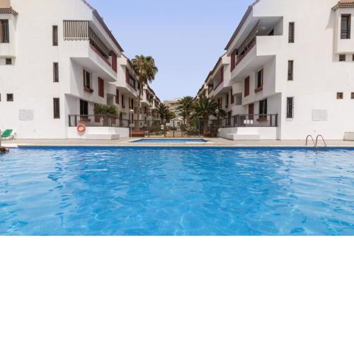 HomeForGuest NEW Modern Apartment with pool
