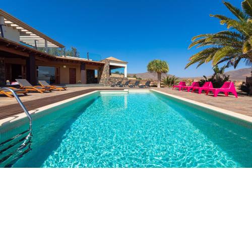 HomeForGuest Oasis Villa with swimming pool in 4000m2 garden