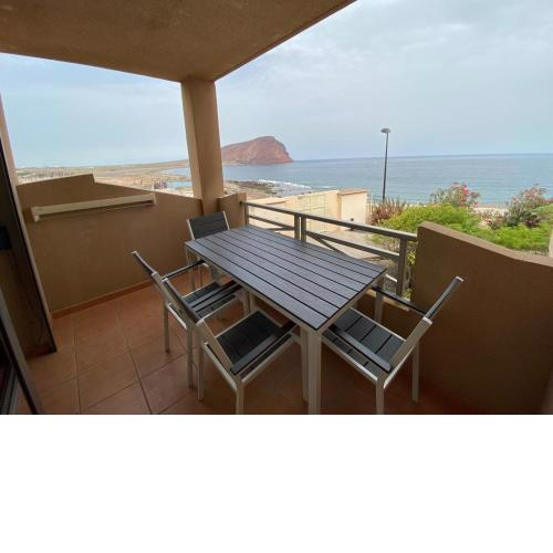 HomeForGuest Spacious and bright flat on the beach La Tejita