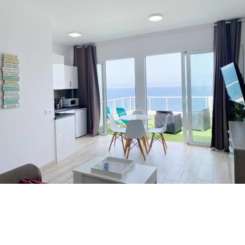 HomeForGuest The Cliff House Gran Canaria with Sea views