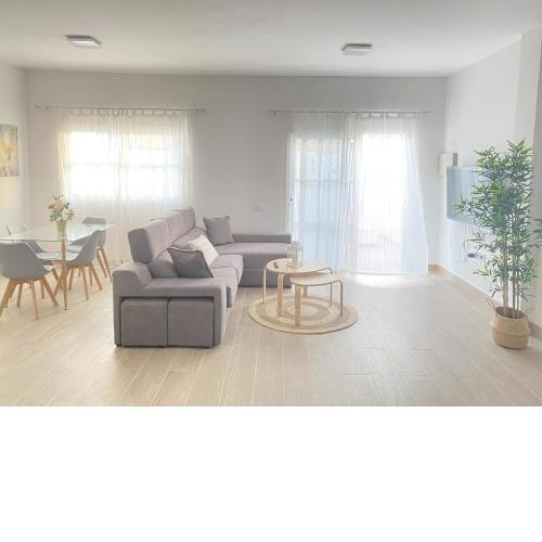 HomeForGuest Two bedroom Apartment with pool and terrace