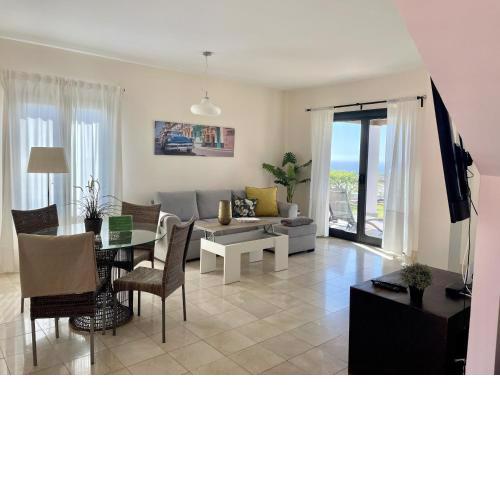 HomeForGuest Villa 7 in Salobre Golf with nice views to the mountains
