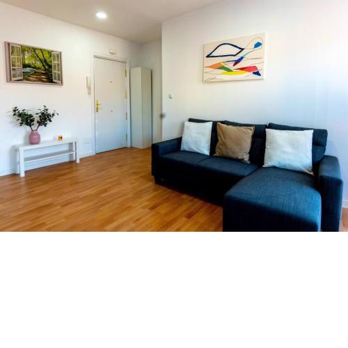 Homely 2 Bedroom Apartment in Barajas