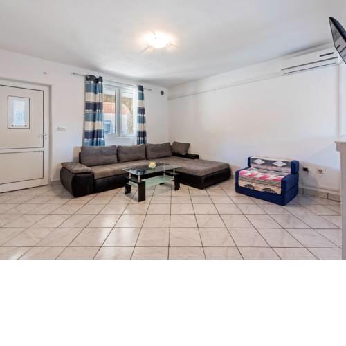 Homely Apartment in Vir with Balcony