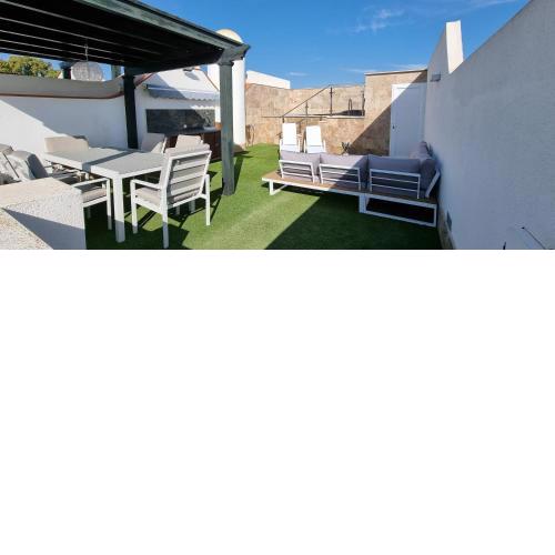 Homes of Spain, Apartamentos Paraíso, Ed Nuku Hiva, Atico H con Piscina Privada en solárium, a pie de playa, WIFI