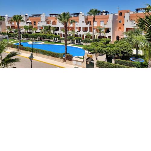 Homes of Spain, Apartamentos Paraíso Vera Playa, Ed Nuku Hiva, Bajo W con jardín y piscina privada a pie de playa, WIFI