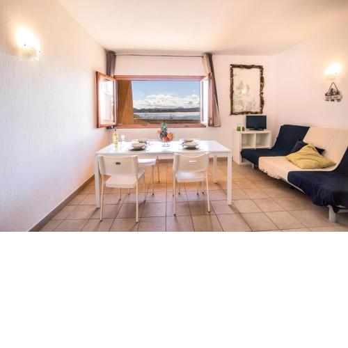 Homey Experience - Sea Corner Apartment