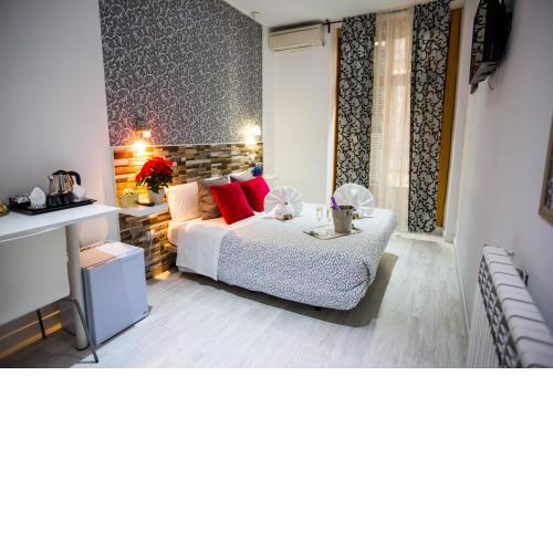 Hostal Adis
