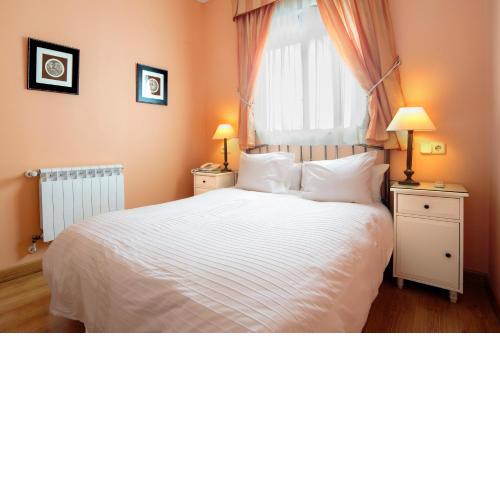 Hostal Adria Santa Ana