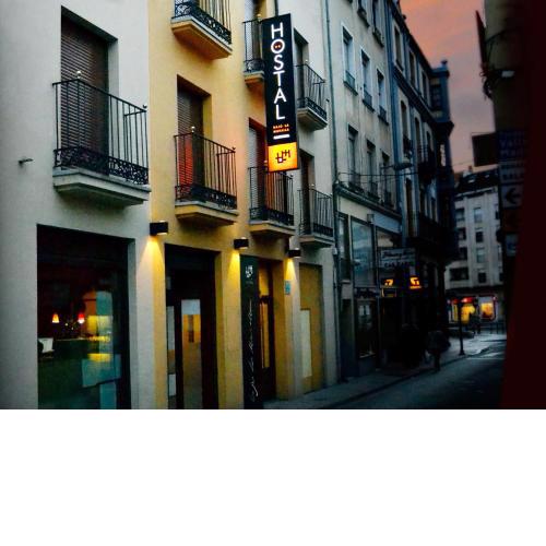 Hostal Bajo La Muralla