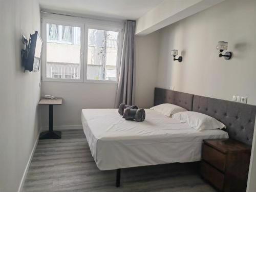 HOSTAL GOLDEN 21***