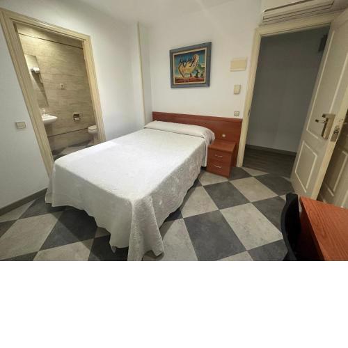 HOSTAL HENARES