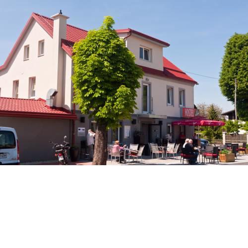 Hostel Plus Caffe