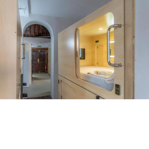HosteLit, Capsule Hostel