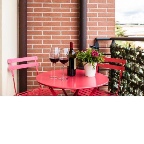 Hostly - Family Home Strada dell'Olio - Brand new 2BR, 2 Bathrooms with AC