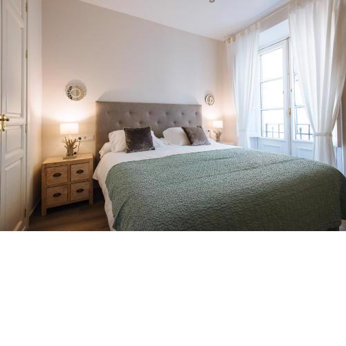 Hostly Aponte exclusive apartment-Center-Fibre-Parking Optional-CLess