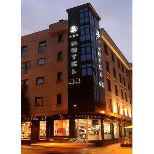 Hotel 44