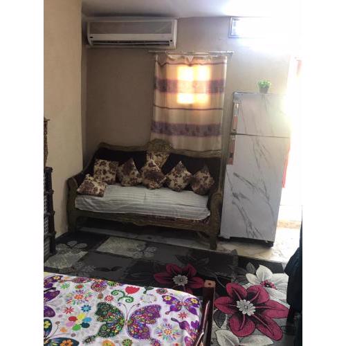 hotel and room and flat with rofe front of pyramids in naslat elsaman