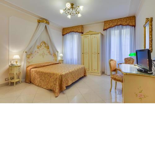 Hotel At Leonard
