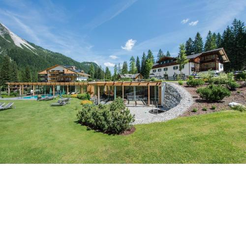 Hotel Dolomitenhof & Chalet Alte Post