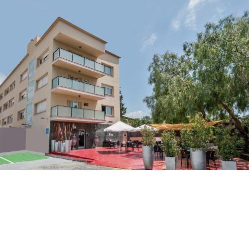Hotel H